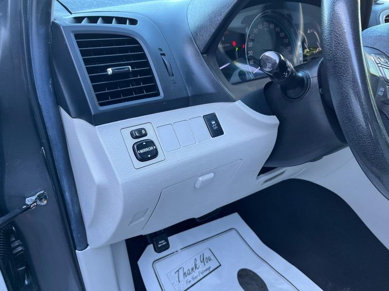 Toyota Venza LE I4 FWD 2012