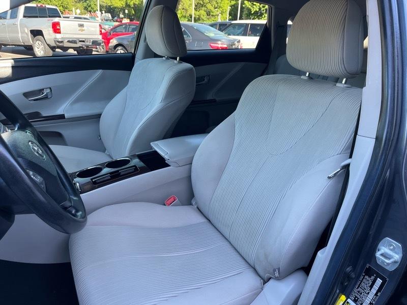 Toyota Venza LE I4 FWD 2012