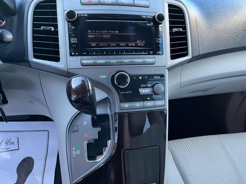 Toyota Venza LE I4 FWD 2012