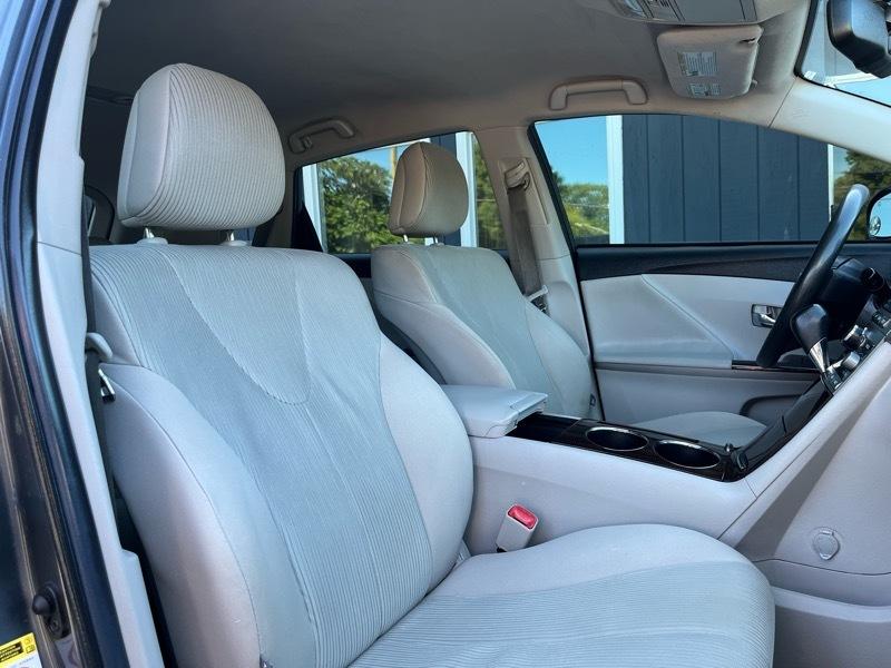 Toyota Venza LE I4 FWD 2012