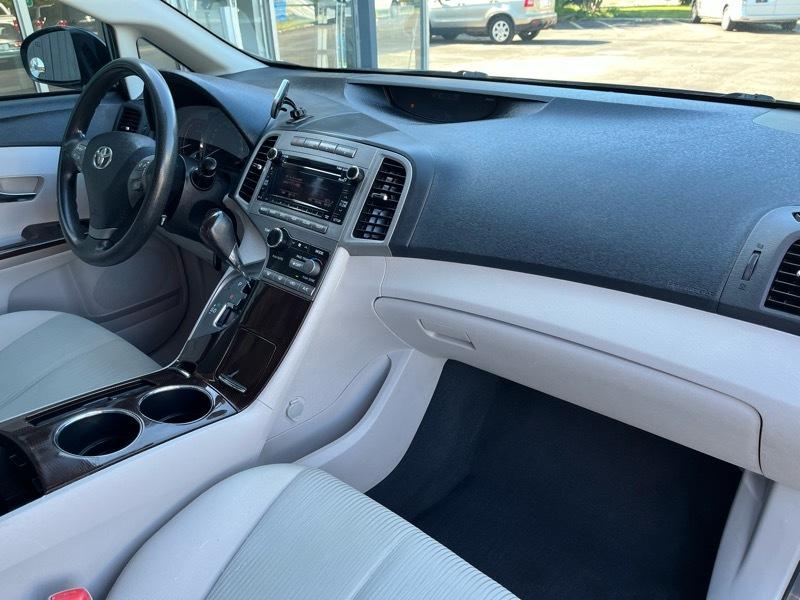 Toyota Venza LE I4 FWD 2012