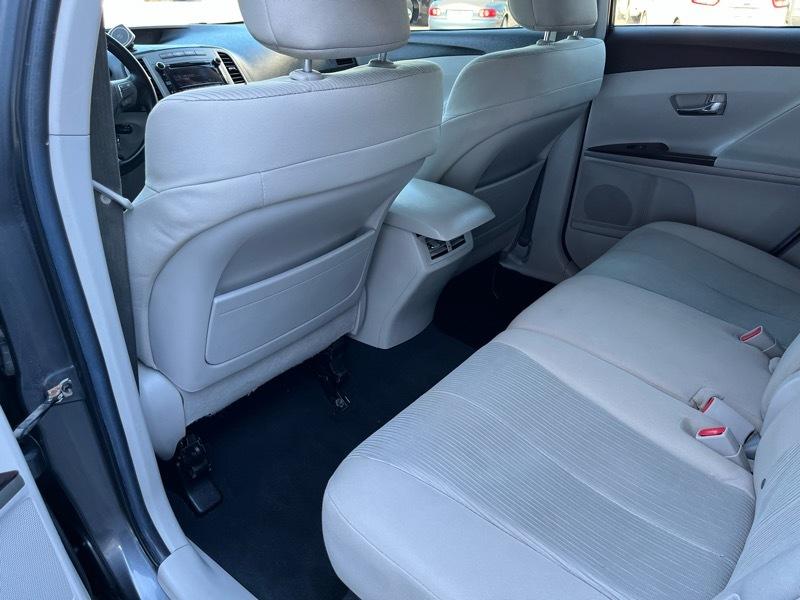 Toyota Venza LE I4 FWD 2012