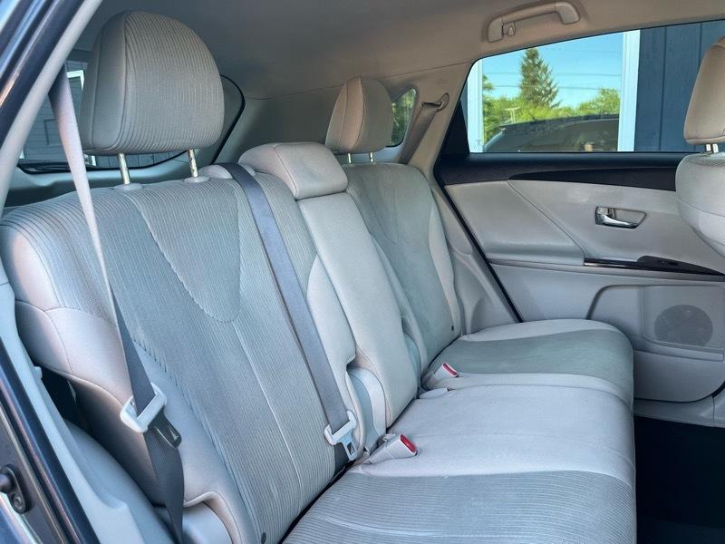 Toyota Venza LE I4 FWD 2012