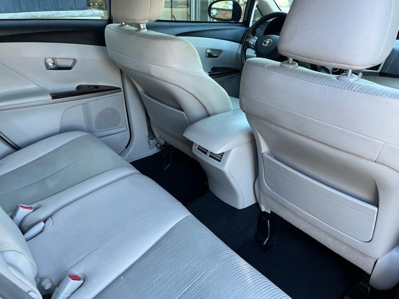 Toyota Venza LE I4 FWD 2012