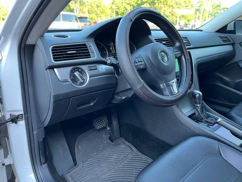 Volkswagen Passat TDI SE 6A w/ Sunroof 2015