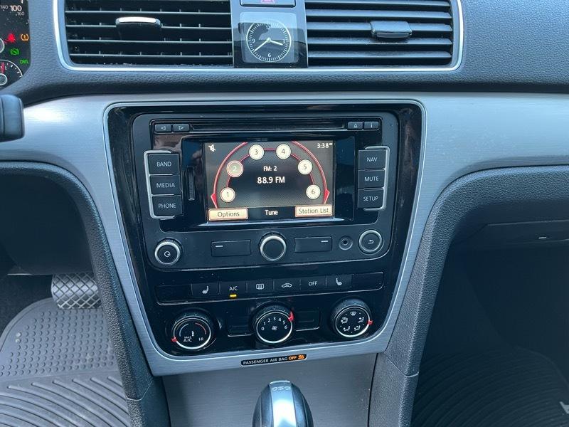 Volkswagen Passat TDI SE 6A w/ Sunroof 2015