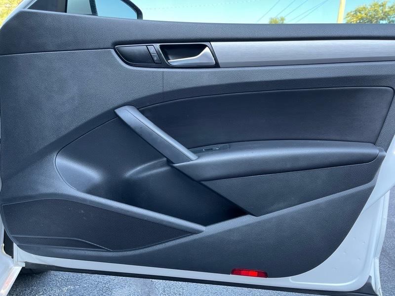 Volkswagen Passat TDI SE 6A w/ Sunroof 2015