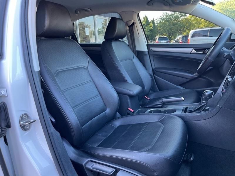 Volkswagen Passat TDI SE 6A w/ Sunroof 2015