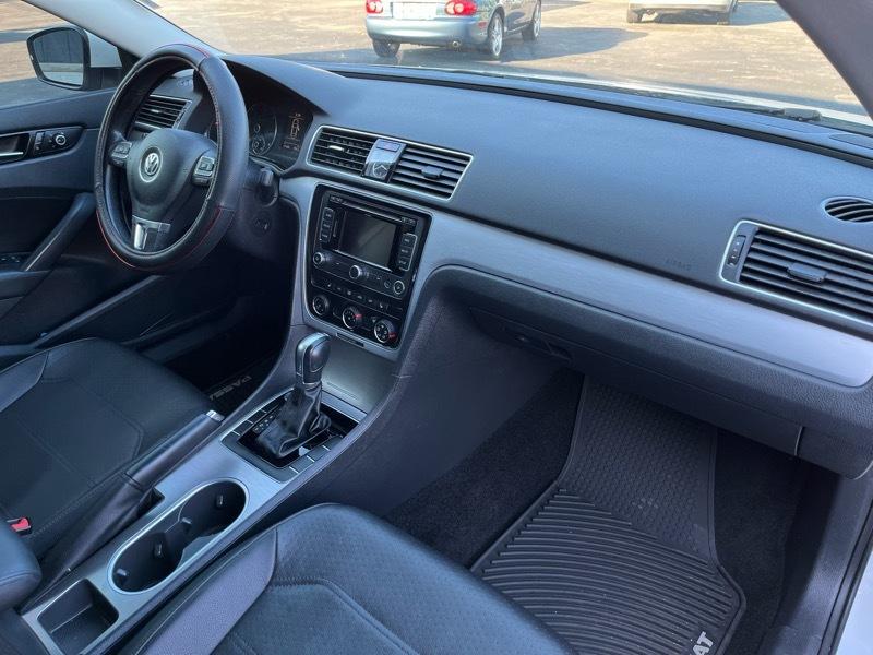 Volkswagen Passat TDI SE 6A w/ Sunroof 2015
