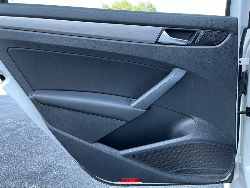 Volkswagen Passat TDI SE 6A w/ Sunroof 2015