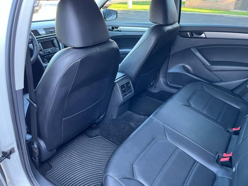 Volkswagen Passat TDI SE 6A w/ Sunroof 2015