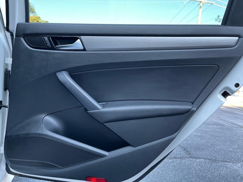 Volkswagen Passat TDI SE 6A w/ Sunroof 2015