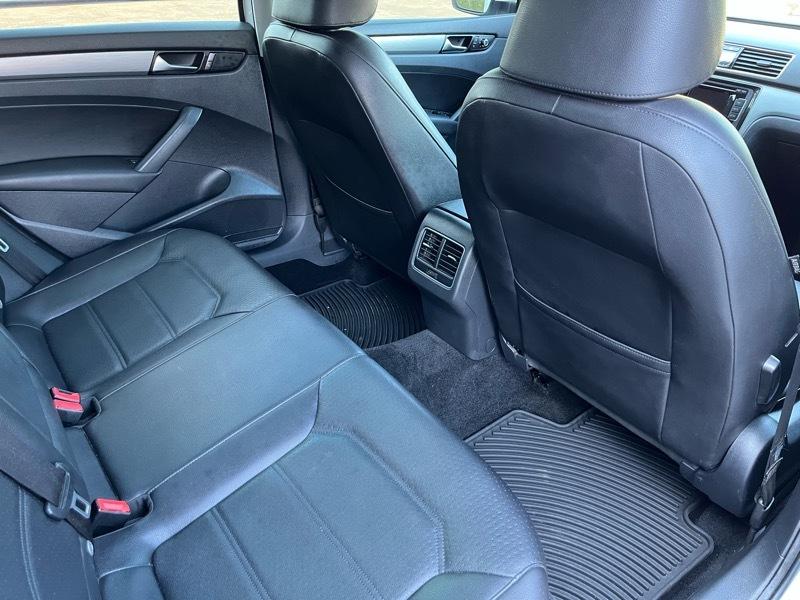 Volkswagen Passat TDI SE 6A w/ Sunroof 2015