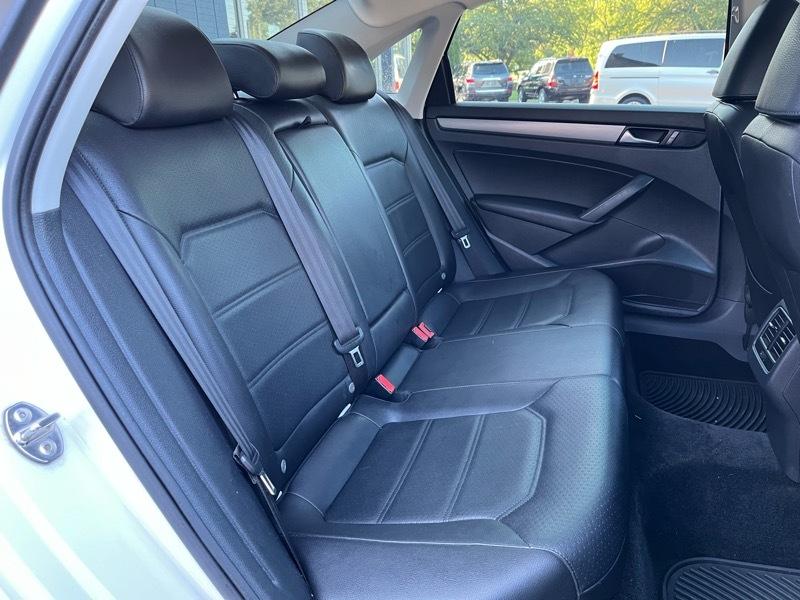 Volkswagen Passat TDI SE 6A w/ Sunroof 2015
