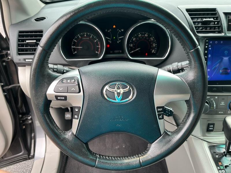 Toyota Highlander Base 4WD 2011