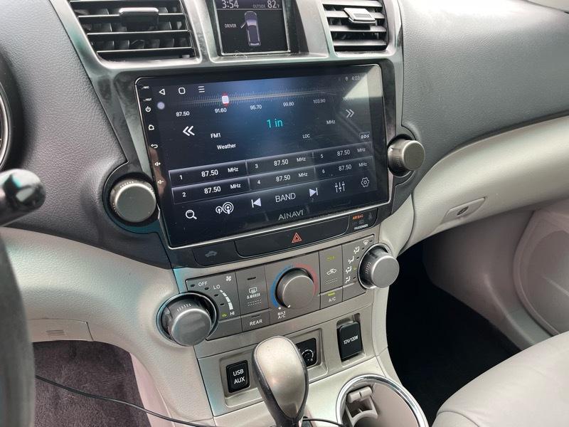 Toyota Highlander Base 4WD 2011