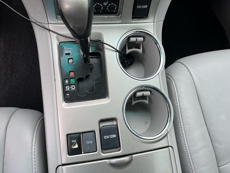 Toyota Highlander Base 4WD 2011