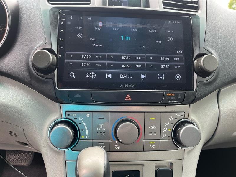 Toyota Highlander Base 4WD 2011