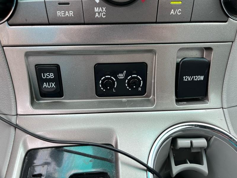 Toyota Highlander Base 4WD 2011