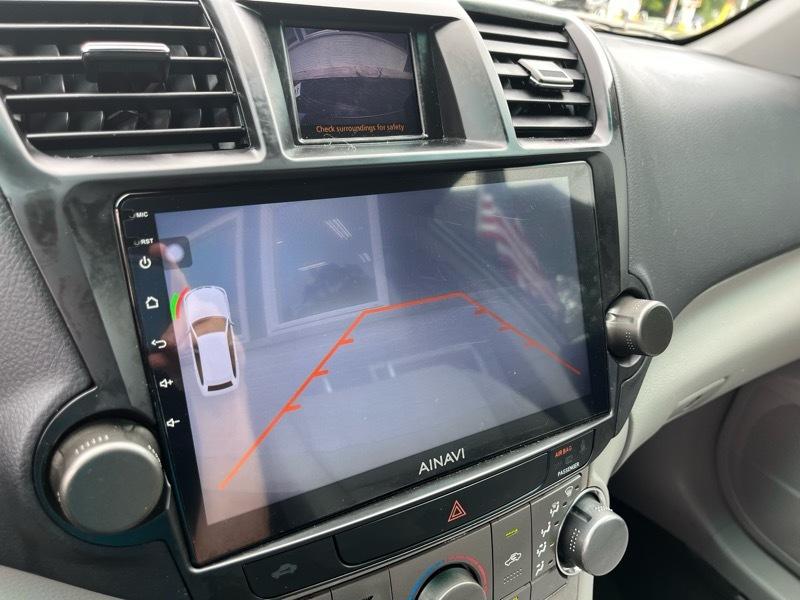 Toyota Highlander Base 4WD 2011