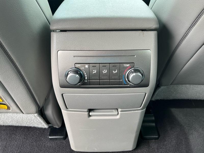 Toyota Highlander Base 4WD 2011