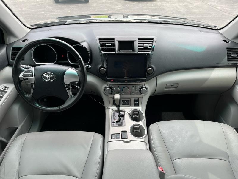 Toyota Highlander Base 4WD 2011