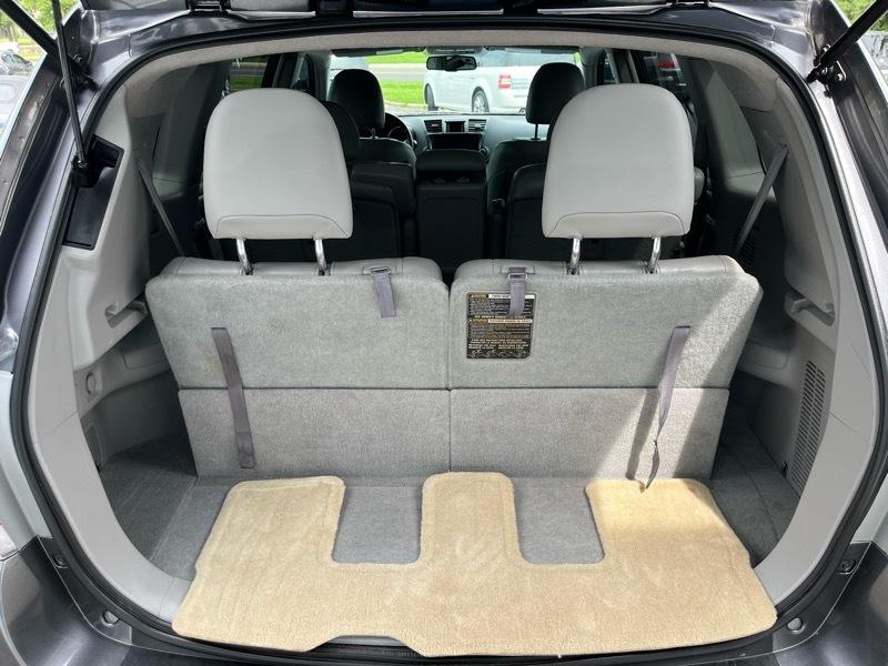 Toyota Highlander Base 4WD 2011