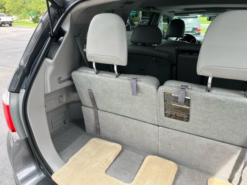 Toyota Highlander Base 4WD 2011