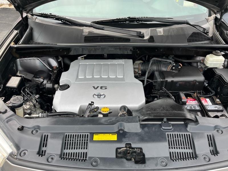 Toyota Highlander Base 4WD 2011