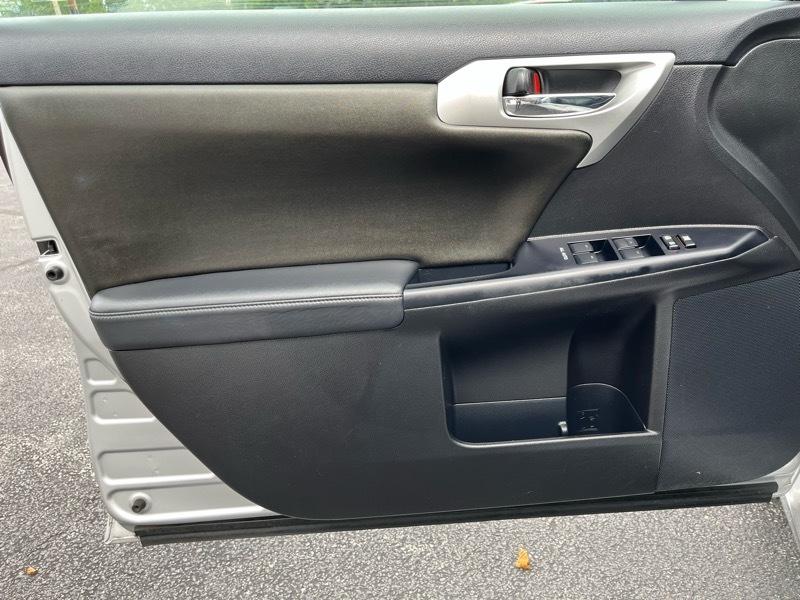 Lexus CT 200h Base 2011
