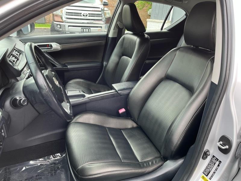 Lexus CT 200h Base 2011