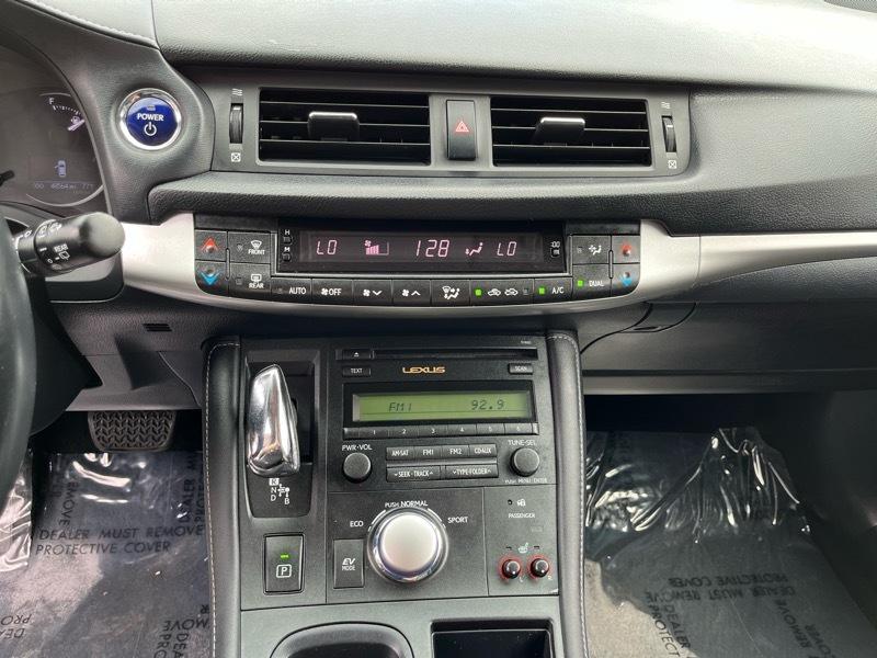 Lexus CT 200h Base 2011