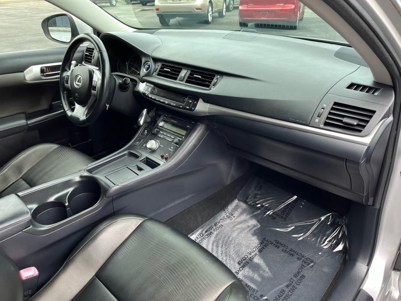 Lexus CT 200h Base 2011