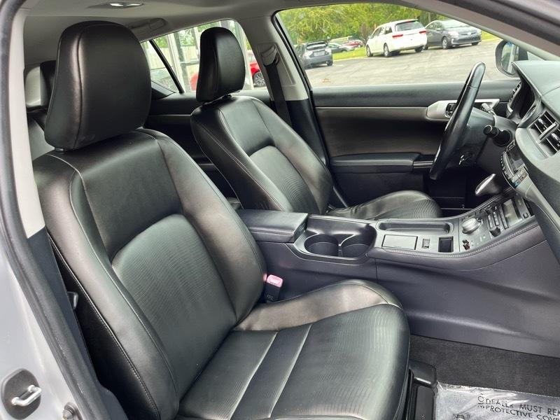 Lexus CT 200h Base 2011