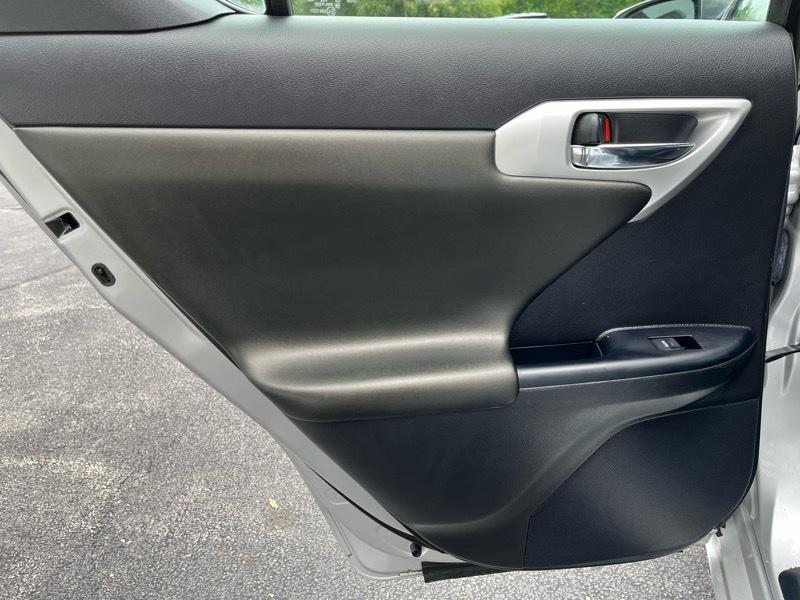 Lexus CT 200h Base 2011