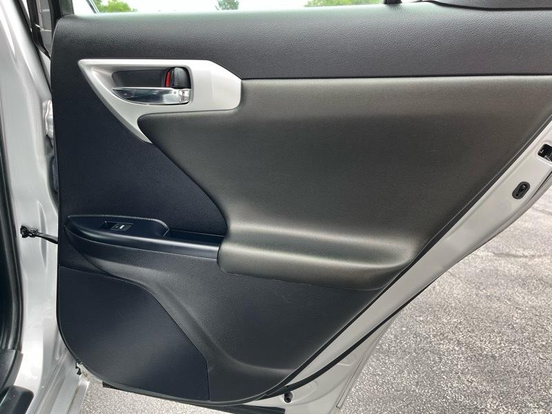Lexus CT 200h Base 2011