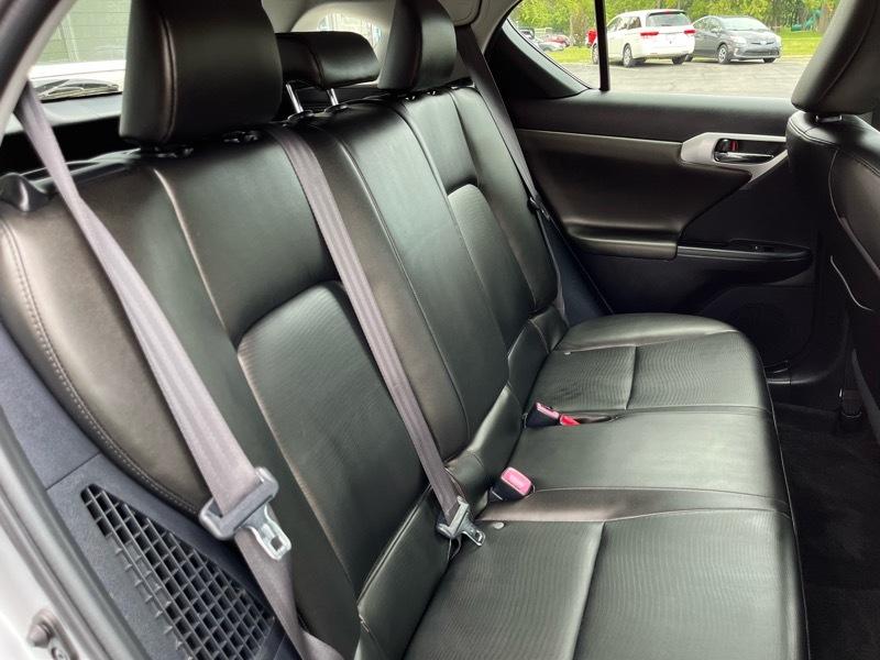 Lexus CT 200h Base 2011