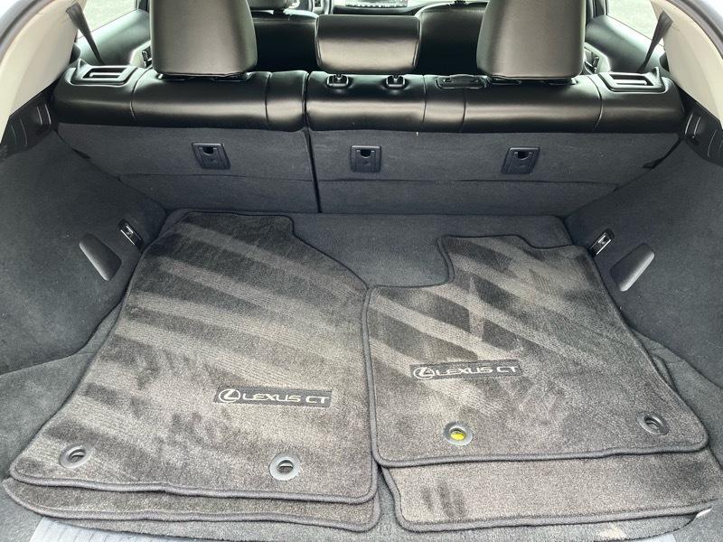 Lexus CT 200h Base 2011