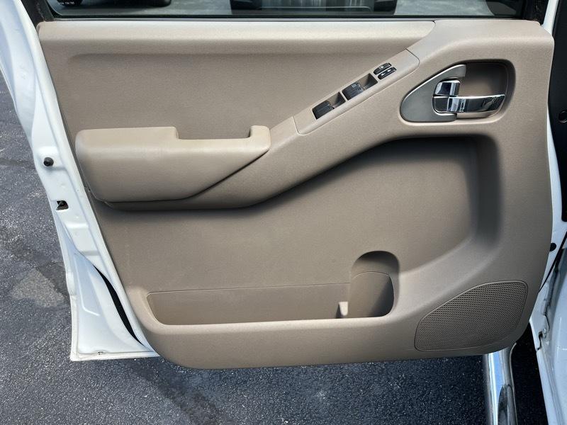 Nissan Frontier 4WD Crew Cab SWB Auto SV 2014