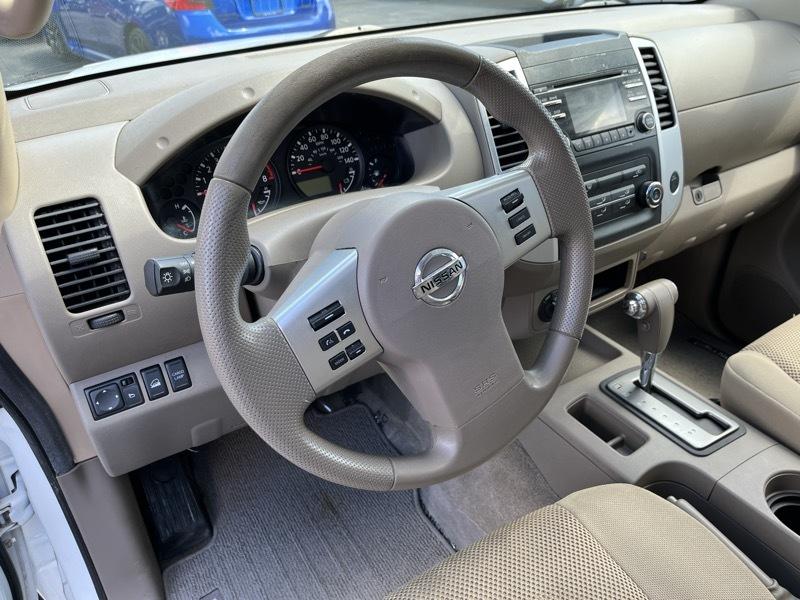 Nissan Frontier 4WD Crew Cab SWB Auto SV 2014