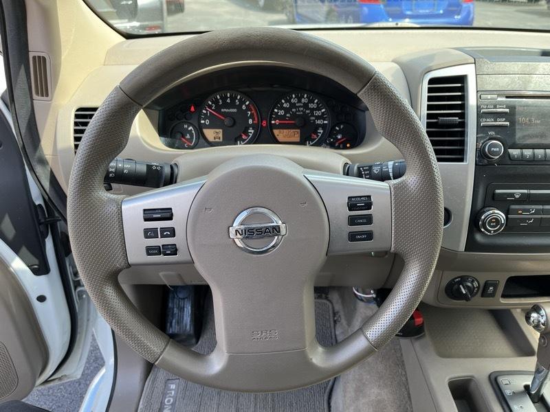 Nissan Frontier 4WD Crew Cab SWB Auto SV 2014