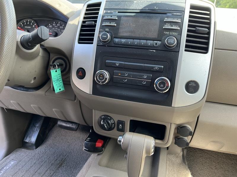 Nissan Frontier 4WD Crew Cab SWB Auto SV 2014