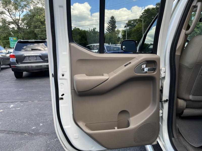 Nissan Frontier 4WD Crew Cab SWB Auto SV 2014