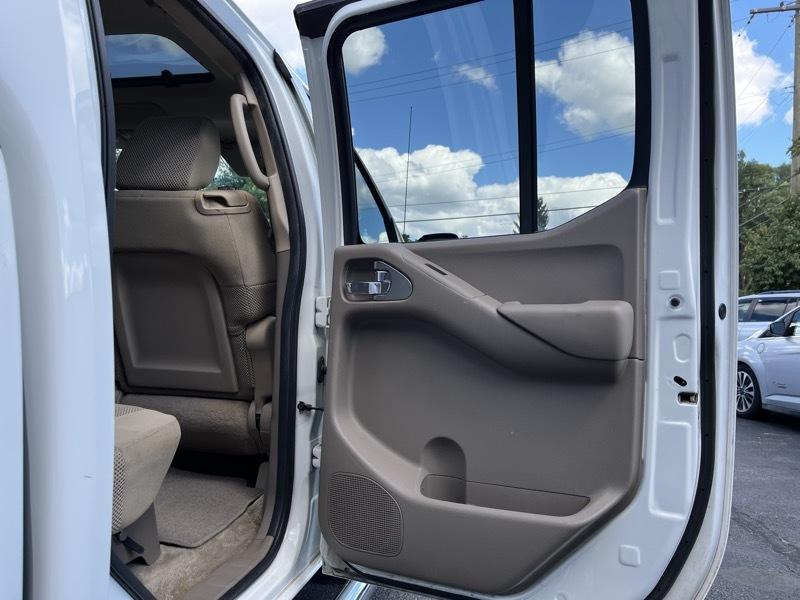Nissan Frontier 4WD Crew Cab SWB Auto SV 2014