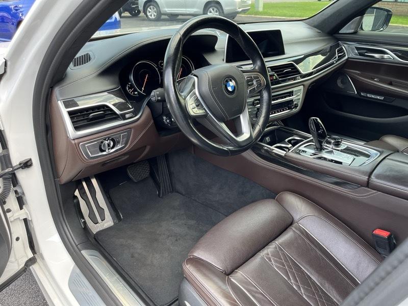 BMW 7-Series 750i xDrive 2016