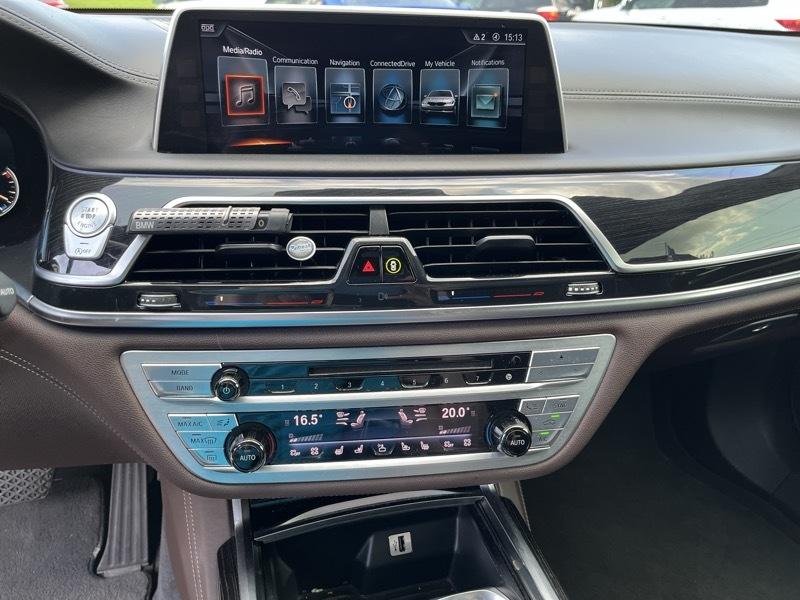 BMW 7-Series 750i xDrive 2016