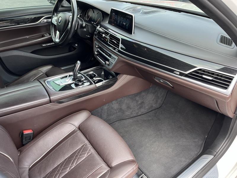 BMW 7-Series 750i xDrive 2016