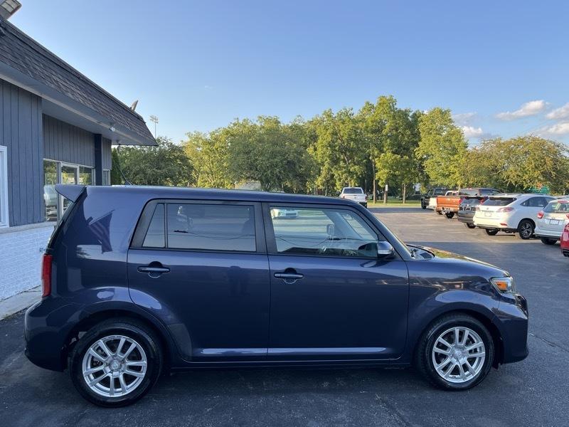 Scion xB 5-Door Wagon 5-Spd MT 2012