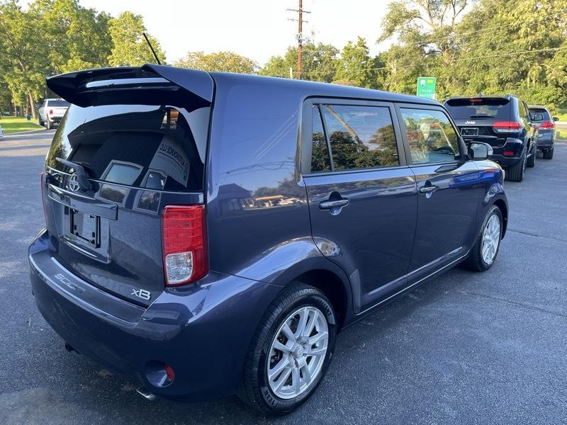 Scion xB 5-Door Wagon 5-Spd MT 2012