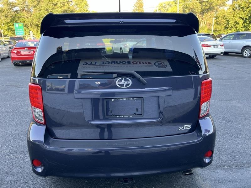 Scion xB 5-Door Wagon 5-Spd MT 2012